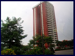 Antiguo Cuscatlan 02 - El Perrgral, the tallest building in El Salvador, part of Multiplaza